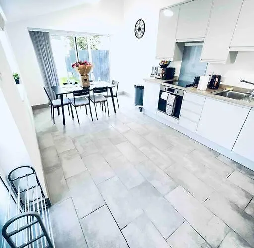 2 Bedroom Modern House In Cambridge City Centre