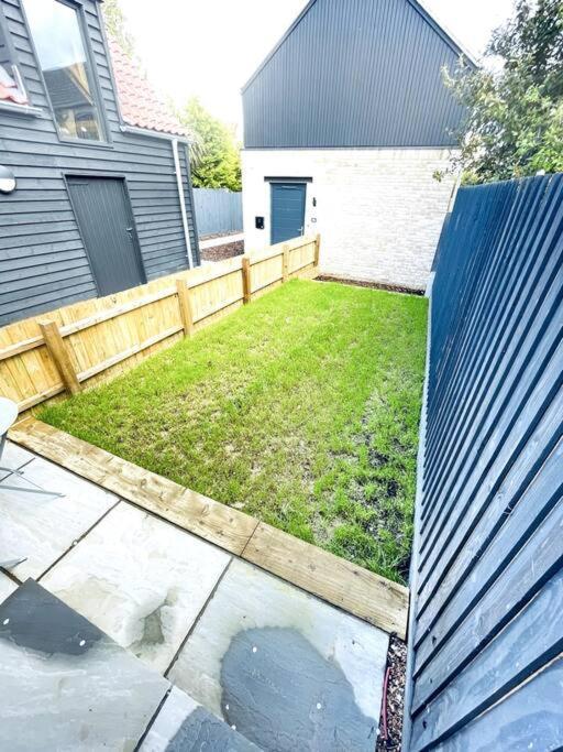 Holiday home 2 Bedroom Modern House In Centre