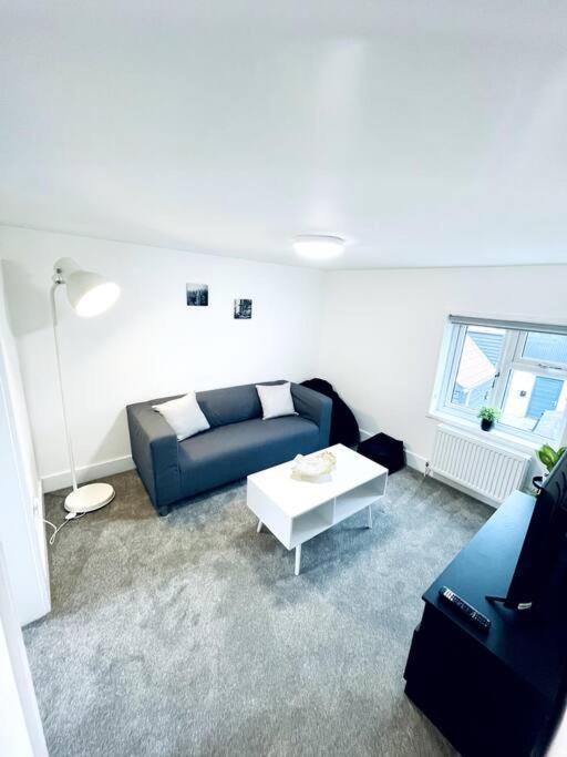 Holiday home 2 Bedroom Modern House In Centre *