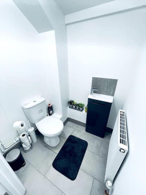 2 Bedroom Modern House In Centre Holiday home *