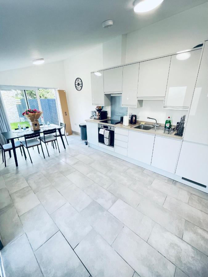 2 Bedroom Modern House In Centre Holiday home